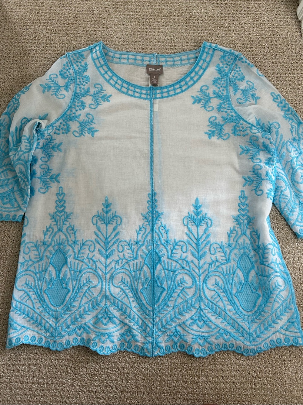 Chico’s Embroidered White and Turquoise Cotton Blend Top Scalloped Hem Chico 1